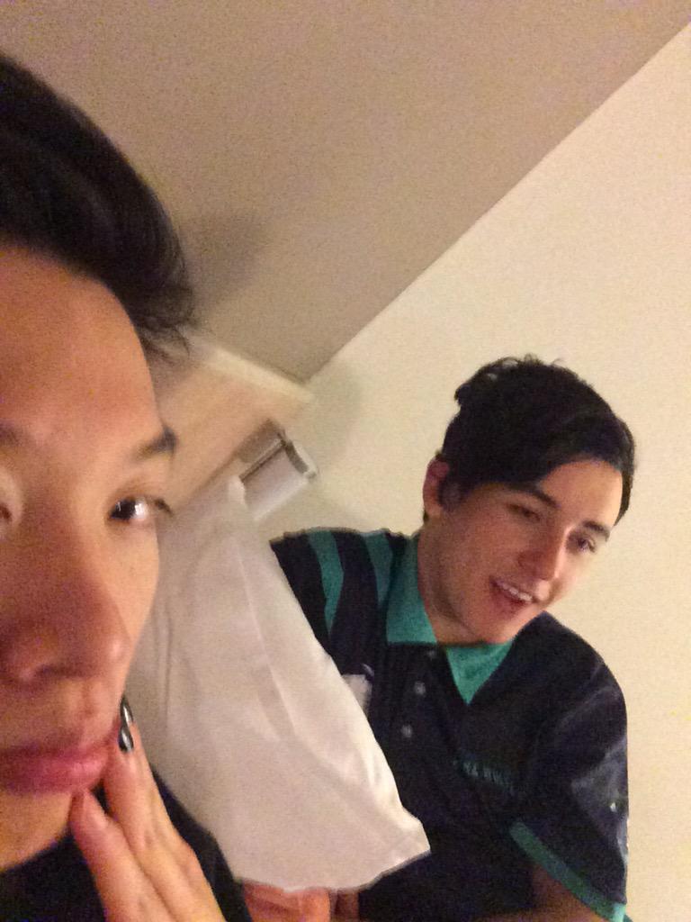 TheJelBel's tweet photo. My phone was hijacked last night by one @_dwking feat. @dwsharp and some black nail polish #hotelantics http://t.co/lUYNkgDIWA