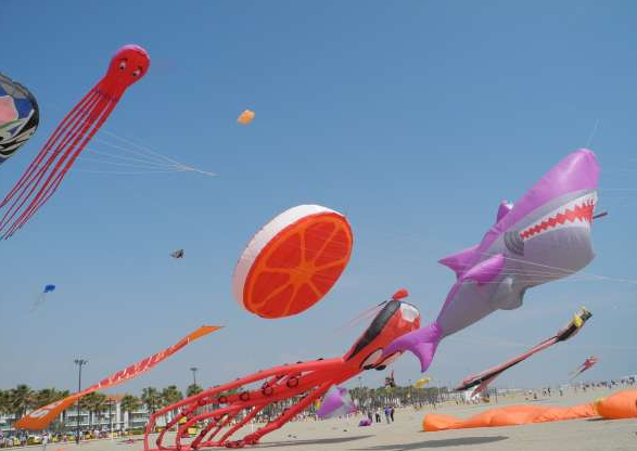 valenciaregion's tweet photo. This weekend dont miss the International Wind Festival at Valencia city #LestFly http://t.co/VlWfOfN5Lw http://t.co/WAXIuMT7SE