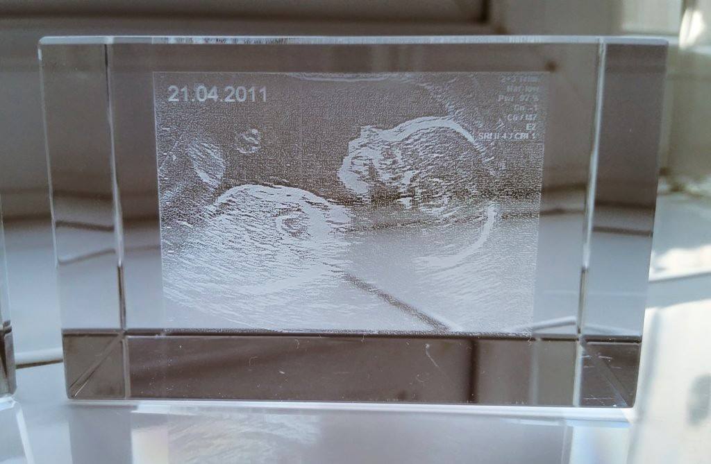 ArtGlassuk's tweet photo. @BabyBuzzMag Great keepsake or way to announce that special news - your ultrasound scan captured in glass! #neverfade http://t.co/nLB04SFm4P