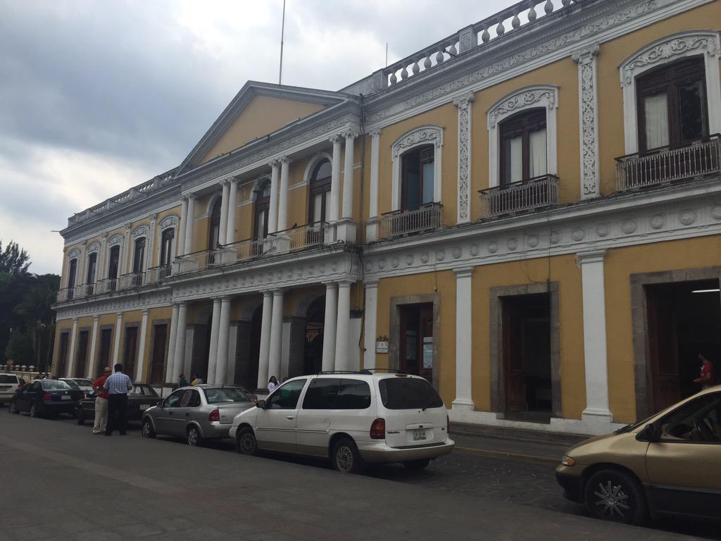 HGonzalezAmador's tweet photo. Historia y cultura en palacio municipal de #Coatepec,más de 150 años de antigüedad @YamiriRodriguez @Al_InstanteXEZL http://t.co/vujszHcucM