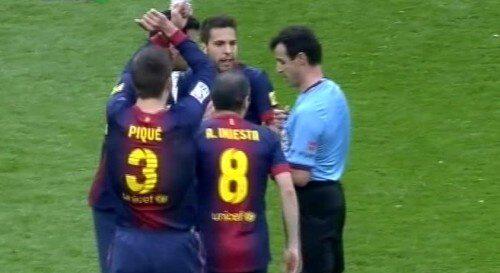elchiringuitotv's tweet photo. En Barcelona PIDEN SANCIÓN para Cristiano, pero... recordamos OTROS GESTOS: http://t.co/aljpzlhEeE #Jugones http://t.co/gEMQ9n3m0w
