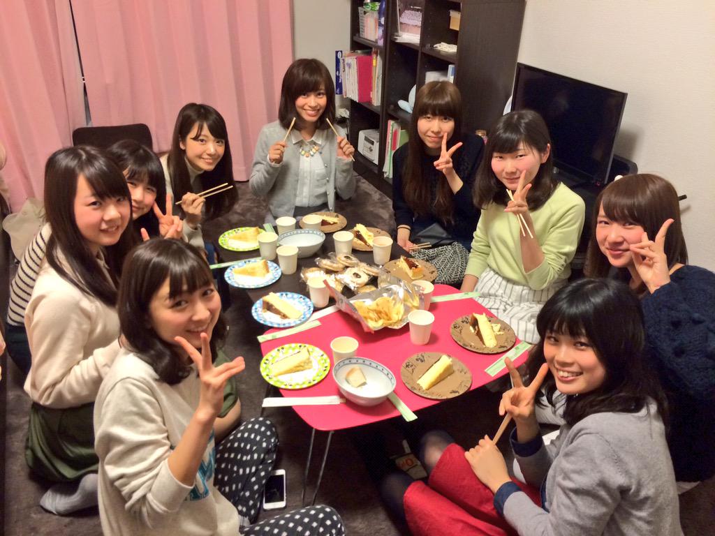 sindbad2015's tweet photo. 田辺の女子会👭💕
9人の女の子たちが集まってくれました！
チーズフォンデュと
チョコフォンデュしました🍴💗
からのデザートはチーズケーキ🍰🍰
来てくれた子たちありがとう！！ http://t.co/iHwTWlS8FG