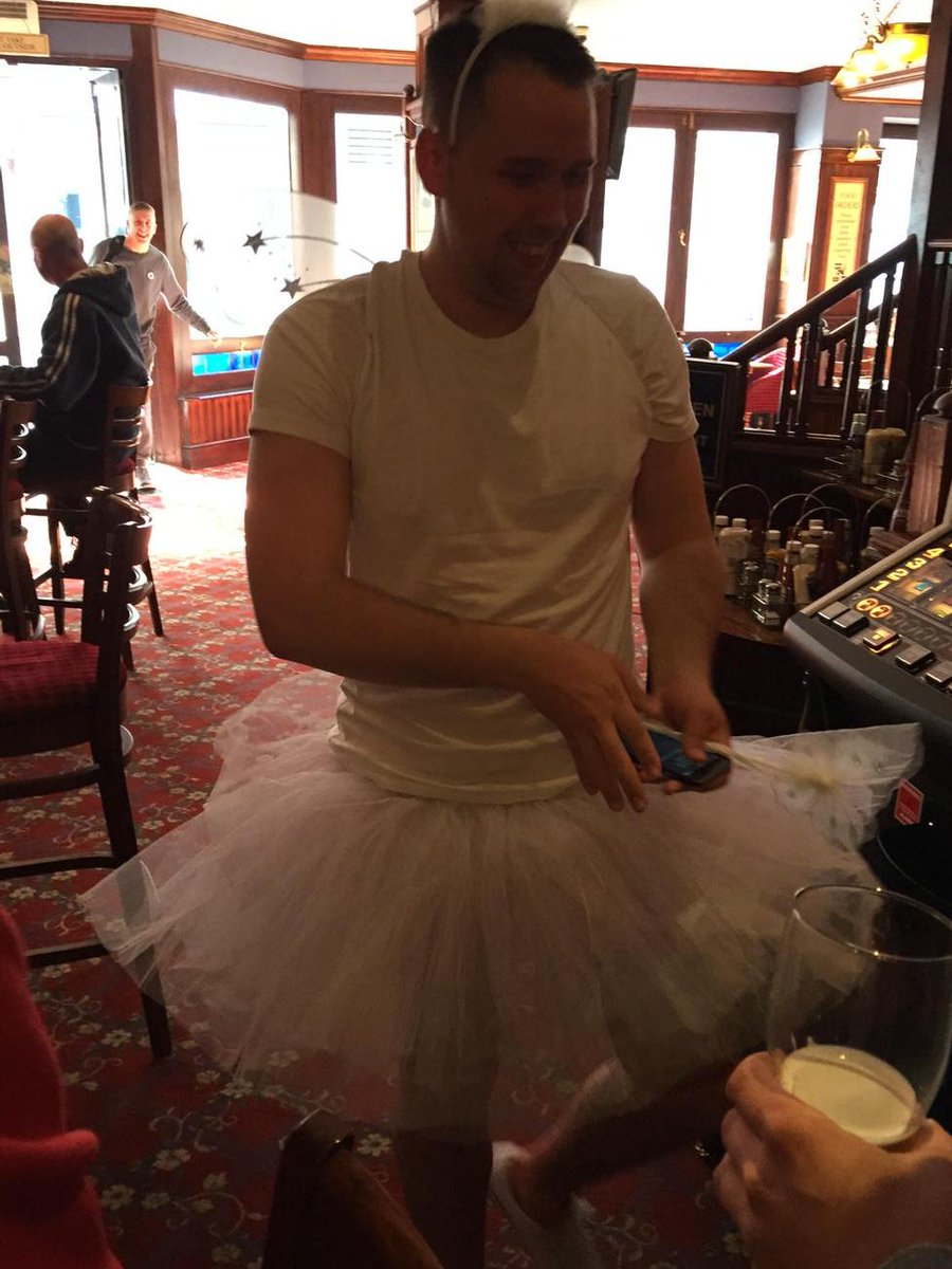 alexj3000's tweet photo. The beautiful bride 😂😂😂😂 http://t.co/9PVD8xSihk