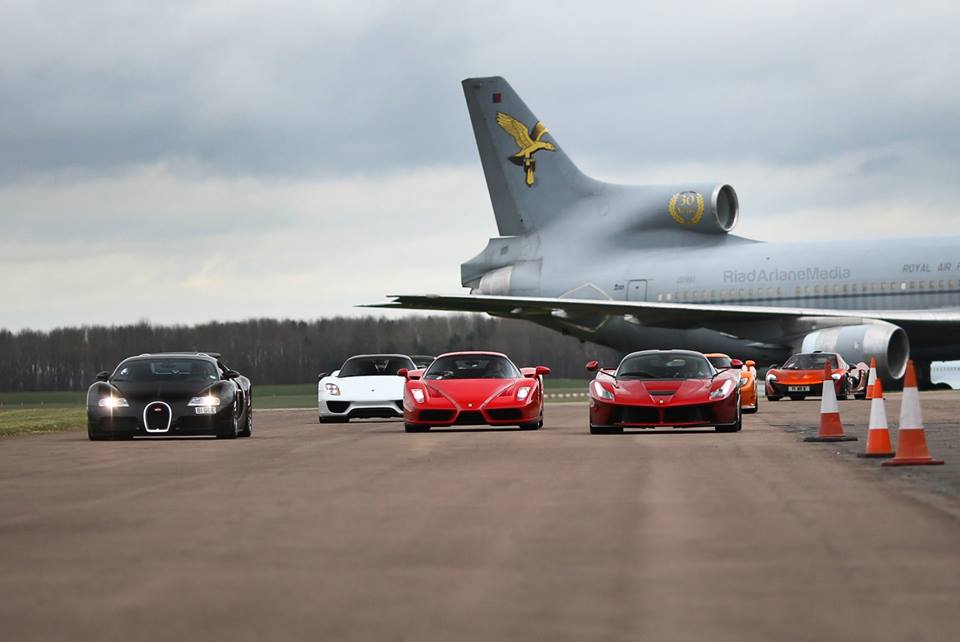 Earlsimxx's tweet image. Supercar rollout at #VMAX200 captured by RiadArianeMedia.