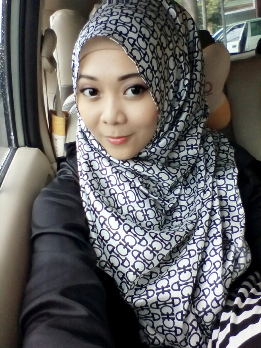 dyllahikmah's tweet photo. Ikutan kuis dari di jumat sore, natural make up for hang out :) @berbagicantik #FridayQuiz http://t.co/9fnaWFFPbI