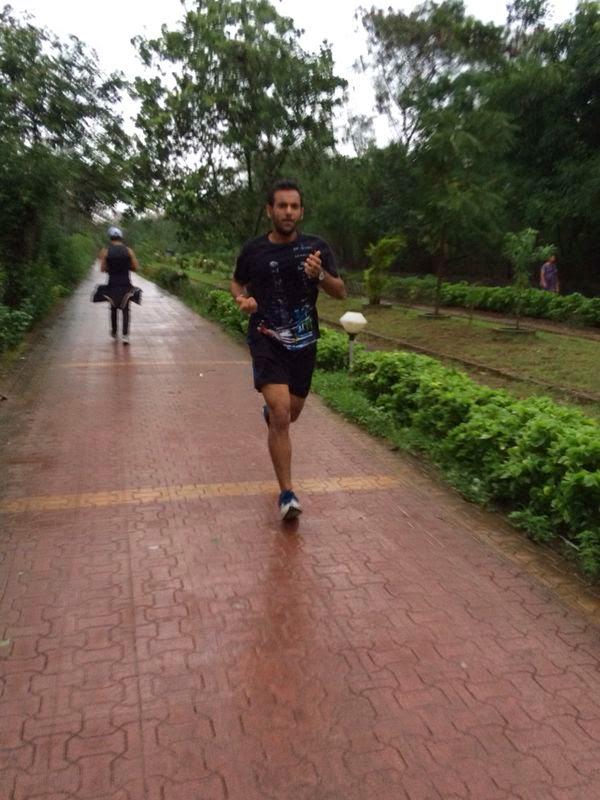 niteshranglani's tweet photo. You know she loves u more, when she clicks you running versus a selfie @dipperr #runwithsister #aMileForHer @hcltech http://t.co/BkJcAvF5z5