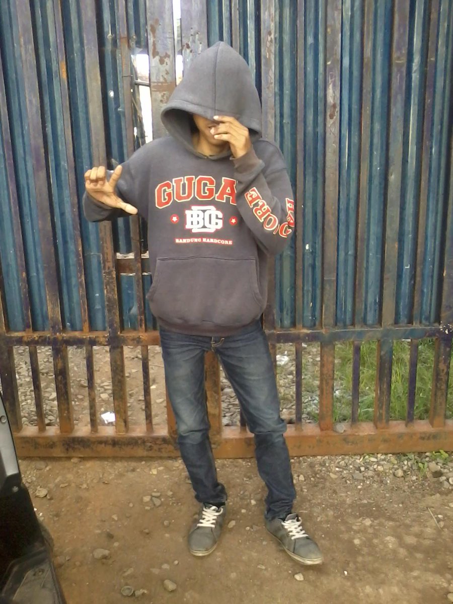 OrenCimahi's tweet photo. oren cimahi memang aya @hooligan_online http://t.co/VhwXmW8Yx9