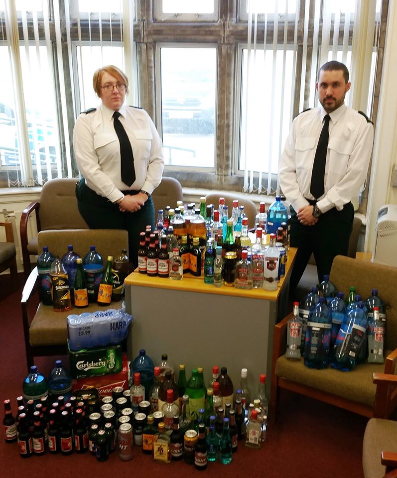 AlcoholandYouNI's tweet photo. seized from underage drinkers by @PoliceServiceNI note the amount of cheap cider,is it time for minimum unit pricing? http://t.co/25sX5fWyvp