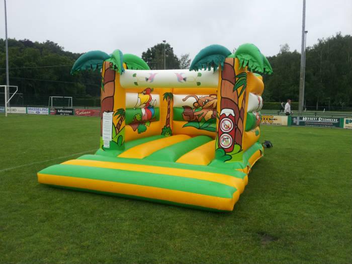Woensdag een drukke dag! Het pinquin springkussen staat op de Keepersdag van <a href="/FC_Emmen/">FC Emmen</a>​ en de jungle in Stadskanaal.