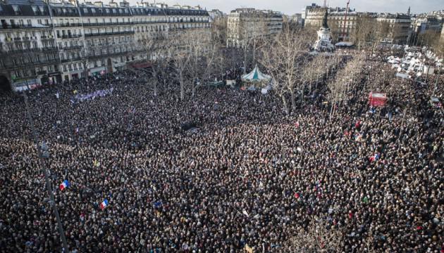 frenchclare's tweet photo. Et même si on n'est pas sur place demain, on sera là avec le coeur #RallumerRepu @zappette #photode @LeNouvelObs http://t.co/puNw6OF7ln