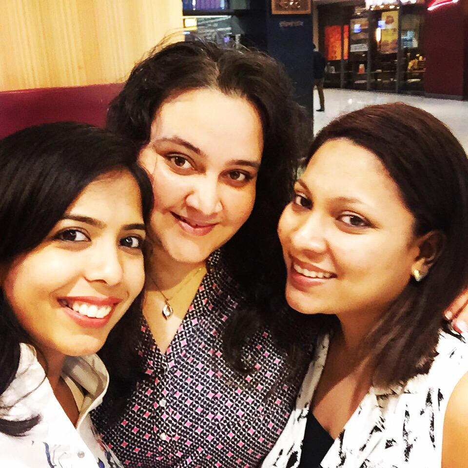 priyajain_15's tweet image. Mumbai meets Singapore.Reliving the #perfectrelations days! #reunion #friendsforlife