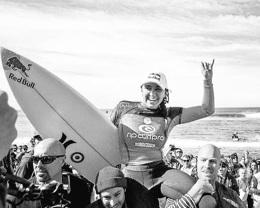 KultureSurf's tweet photo. @rissmoore10 remporte l'étape féminine du #RipCurlPro Bells Beach ! Congrats Carissa ! http://t.co/kV6SrlCslD