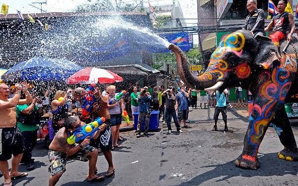 MegatamaTours's tweet photo. Keseruan Festival Songkran di Thailand yang akan diselenggarakan Tgl 13 sd 15 Apr !! http://t.co/n8ivaU1ecf