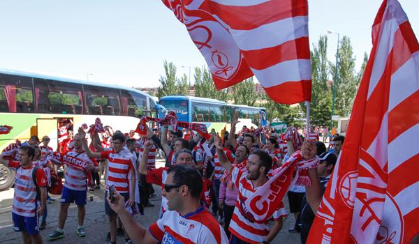 Cinco autobuses de aficionados granadinistas se desplazarán a Almería para acompañar al equipo ow.ly/LqC4G