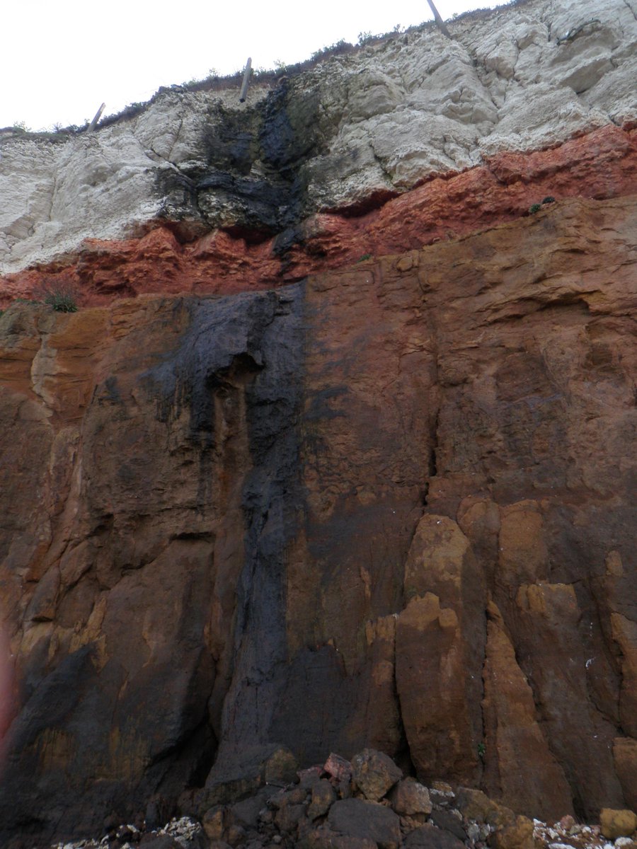 WestNorfolkBC's tweet photo. We've been alerted to a pollution incident at Hunstanton Cliffs.Staff are investigating the source and nature of it. http://t.co/uxXrxpz6Op