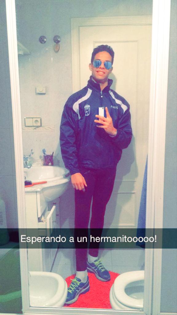 Mohitoo4's tweet photo. Buenos días! Nos vamos con el hermanitoooo @aaron_MM55 #viernes #home #beach #goodtime #hoy #se #lía #Comencemos! http://t.co/abJcS0MloX