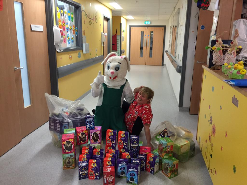 Easter bunny visiting Pinders burns unit dont  know who lovedhim more the nurses or the kids #asdaclc <a href="/AsdaCommunity/">Asda Community Team</a>
