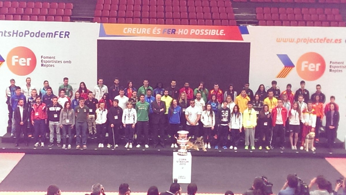 raulcosin's tweet photo. Equipo 2015 del @ProyectoFER 102 deportistas entre ellos @ConchaMontaner @annitasanchis @haltereste @RicardoTen_ + http://t.co/ecyUcJQe89