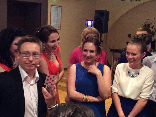 NewTimeCafe's tweet image. Карточные фокусы, чтение мыслей, русская рулетка, левитация денег... и много позитивного настроения. Ждём вас в 19:00