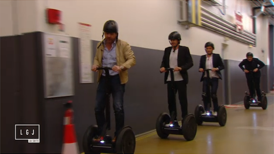 canalplus's tweet photo. Course de Segways au @GrdJournal : #TeamLGJ VS #TeamTopGear > http://t.co/fS6z2FakFl http://t.co/YWcjJsMR7Q