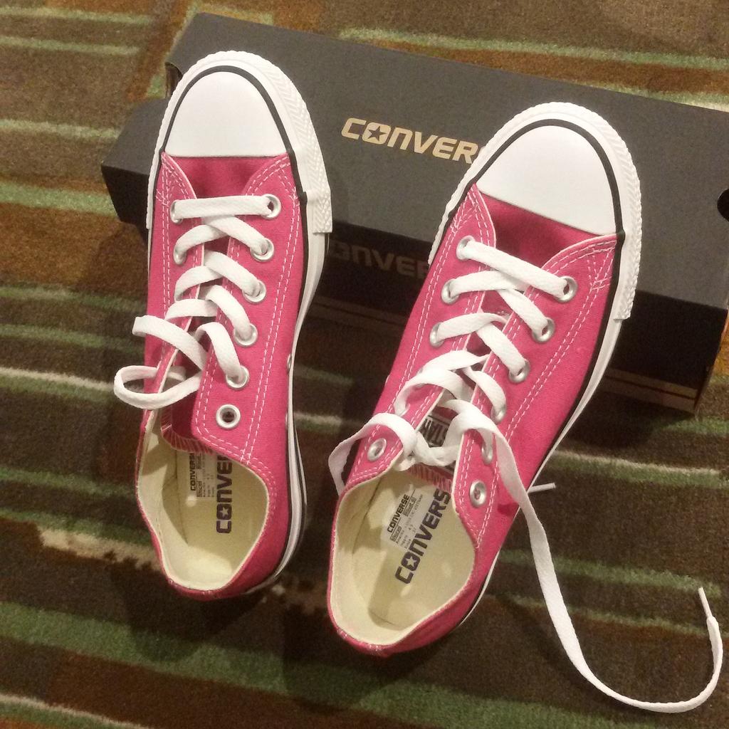 secondshophd's tweet image. Jual sepatu converse size 39
Dijual karena kedegeaan
100% asli dan new
Jual 350.000
#sell (numpang hastag #barter)