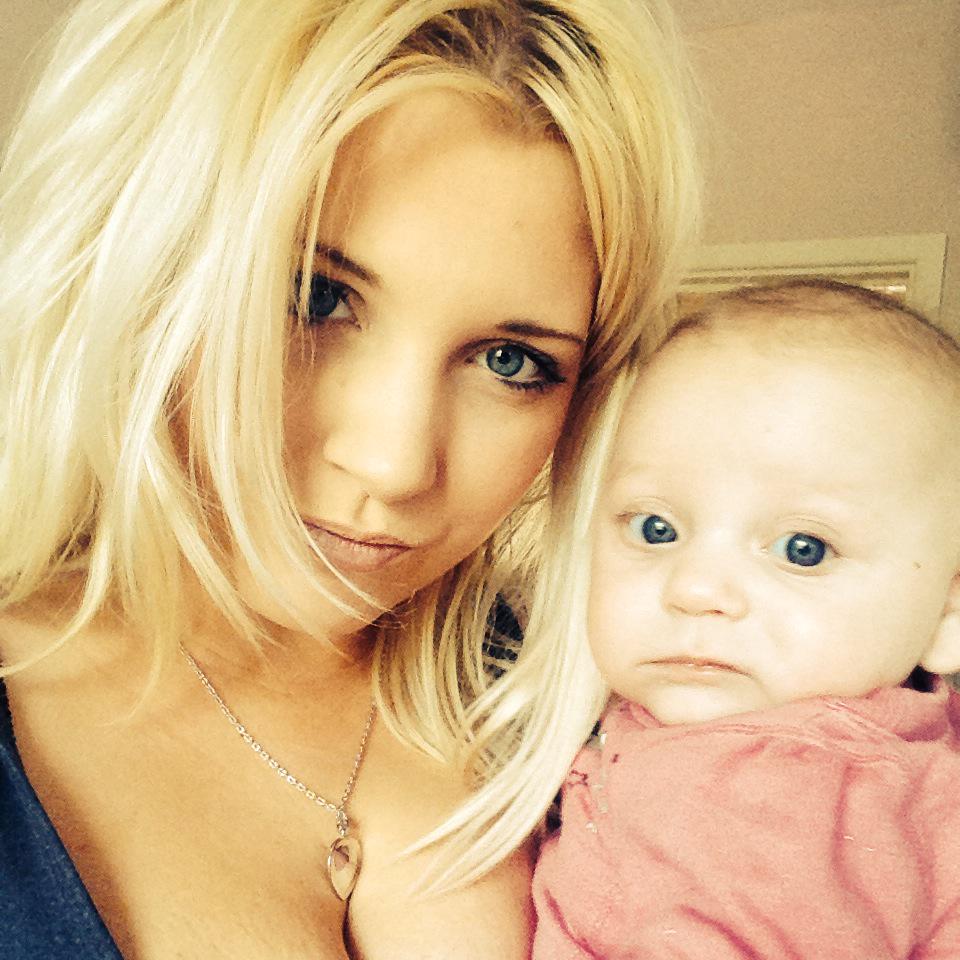 HenmanStacey's tweet photo. Baby #love http://t.co/9SlrX6jQPq