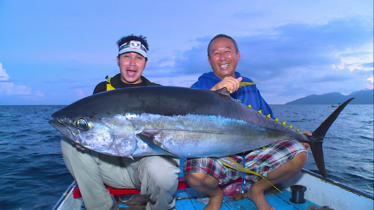 TRANS7's tweet photo. Memancing tuna di Maumere, NTT. Nantikan keseruannya di @MancingMania7 pkl 14.45 WIB. http://t.co/Ayl1m1TDCp