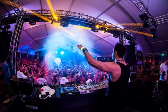 devongreen13013's tweet image. Put ur hands up