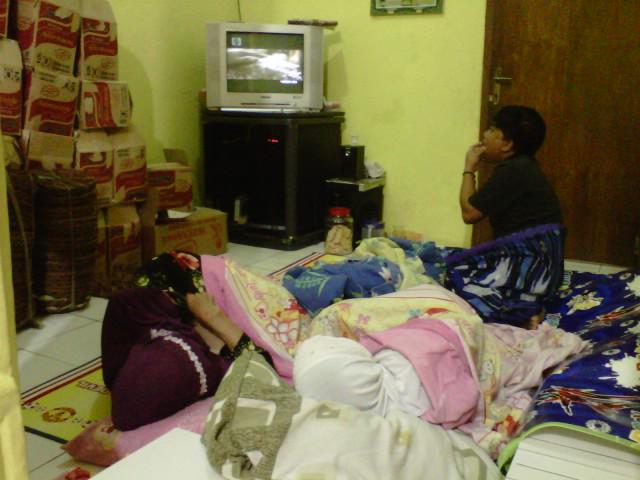 fauzy_zee's tweet photo. @Indosiar_ID nonton bareng ni malam sebelum hajatan http://t.co/MGSeAcvPL1