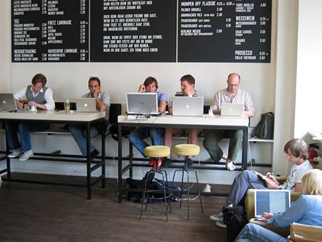 ApoloNoviSad's tweet photo. Raditi iz kafića, od kuće ili u #coworking prostoru? #freelance #freelancer #webdesign #webdevelopment #novisad http://t.co/faboIVRIGp