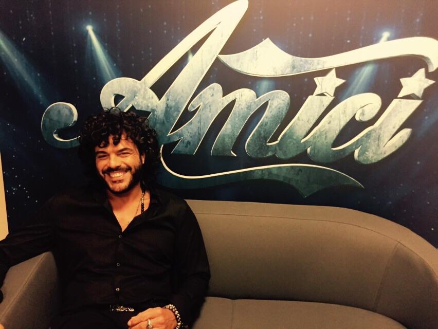 RengaOfficial's tweet photo. Al via domani il serale di @AmiciUfficiale! Appuntamento alle ore 21.10 su #canale5 #Amici14 - Staff http://t.co/0OUx7vWLfc