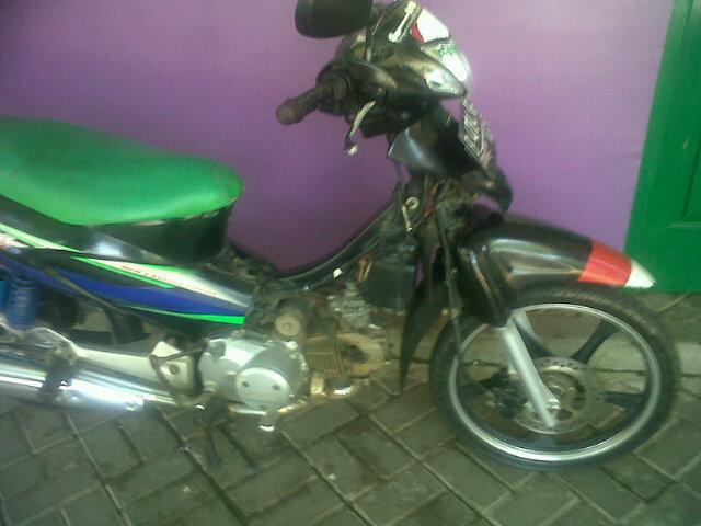 Masih di jual ini? gahahah@Riniiskndr: Woii dijual 20 ribu,bisa nego. <a href="/DheaYola/">dhey</a> @azzahranf_ "