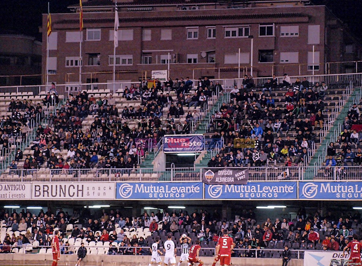 CR_ALBINEGRO's tweet photo. Ambientazo ayer en Castalia con 8000 espectadores (Fotos @golsmedia: https://t.co/utCfPS0WWJ ) #FinalCopaRFEF #PPO http://t.co/tbTCS8K5DP