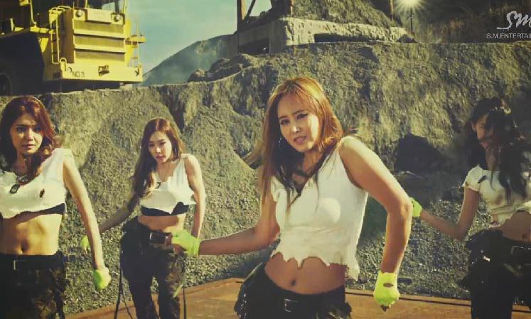 angnaliligaw's tweet photo. Let's play a game. Find Yuri's lost abs.
ABS to CARBS. Heol. Still sexeeeh tho 
#CatchYuri
#CatchGG http://t.co/2cD1fq0tuW