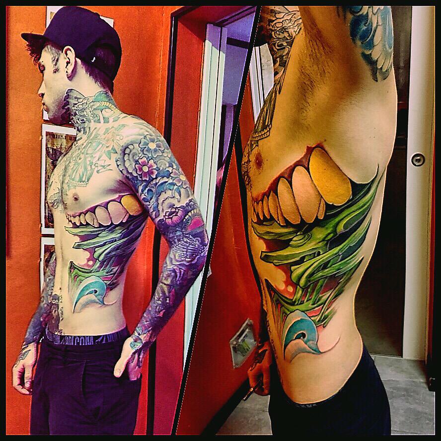 Fedez's tweet photo. Finito! Capolavoro bio-organico del grande Luca Natalini 😉👊 http://t.co/8Xi5HuB8jj