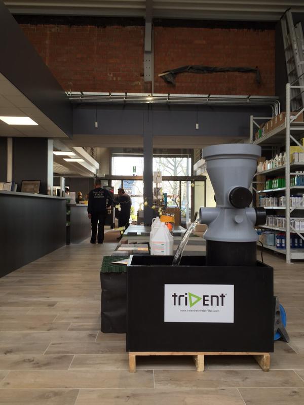 GEPrainwater's tweet photo. Trident #rainwaterfilter demo installation in a display room in #Belgium...  #rainwater is #sustainable #water http://t.co/ot1Ev0To9c
