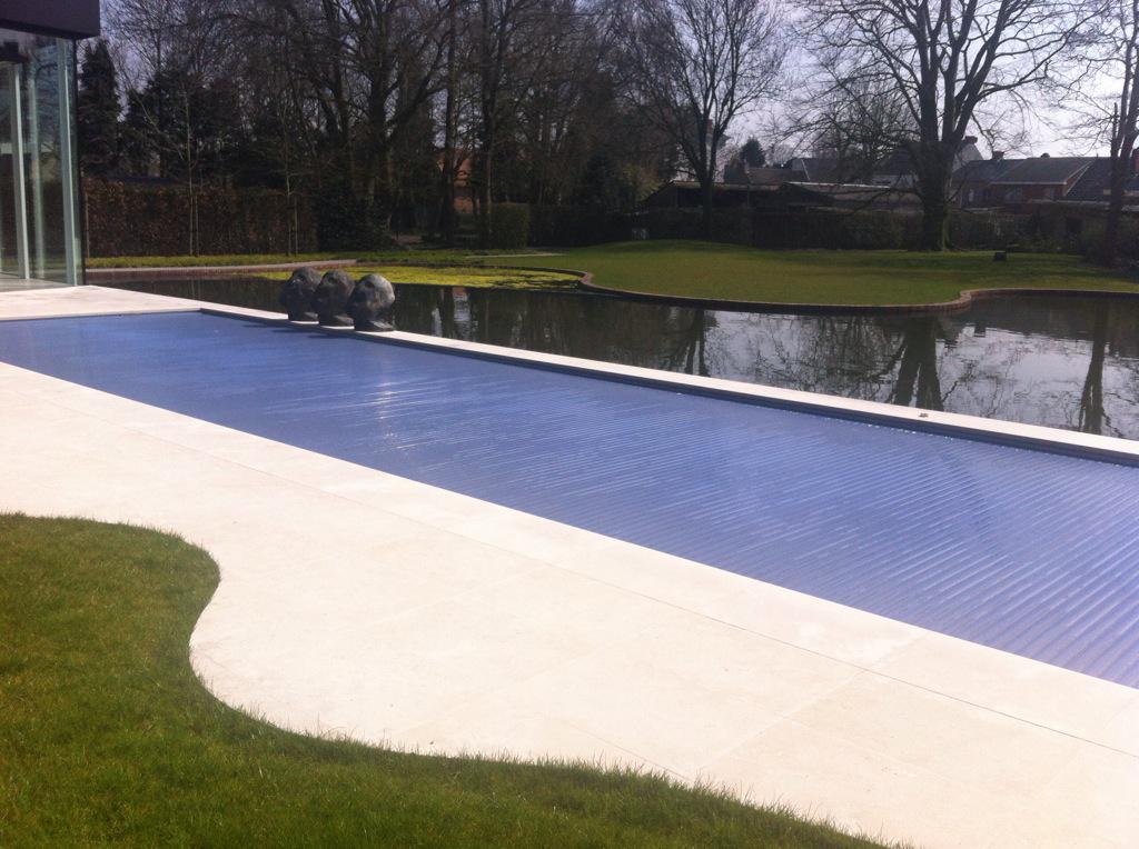 EventHouse1's tweet image. Met dit weer zal het zwembad van @EventHouse1 snel zijn diensten bewijzen. #blotebenendag #lente #zon