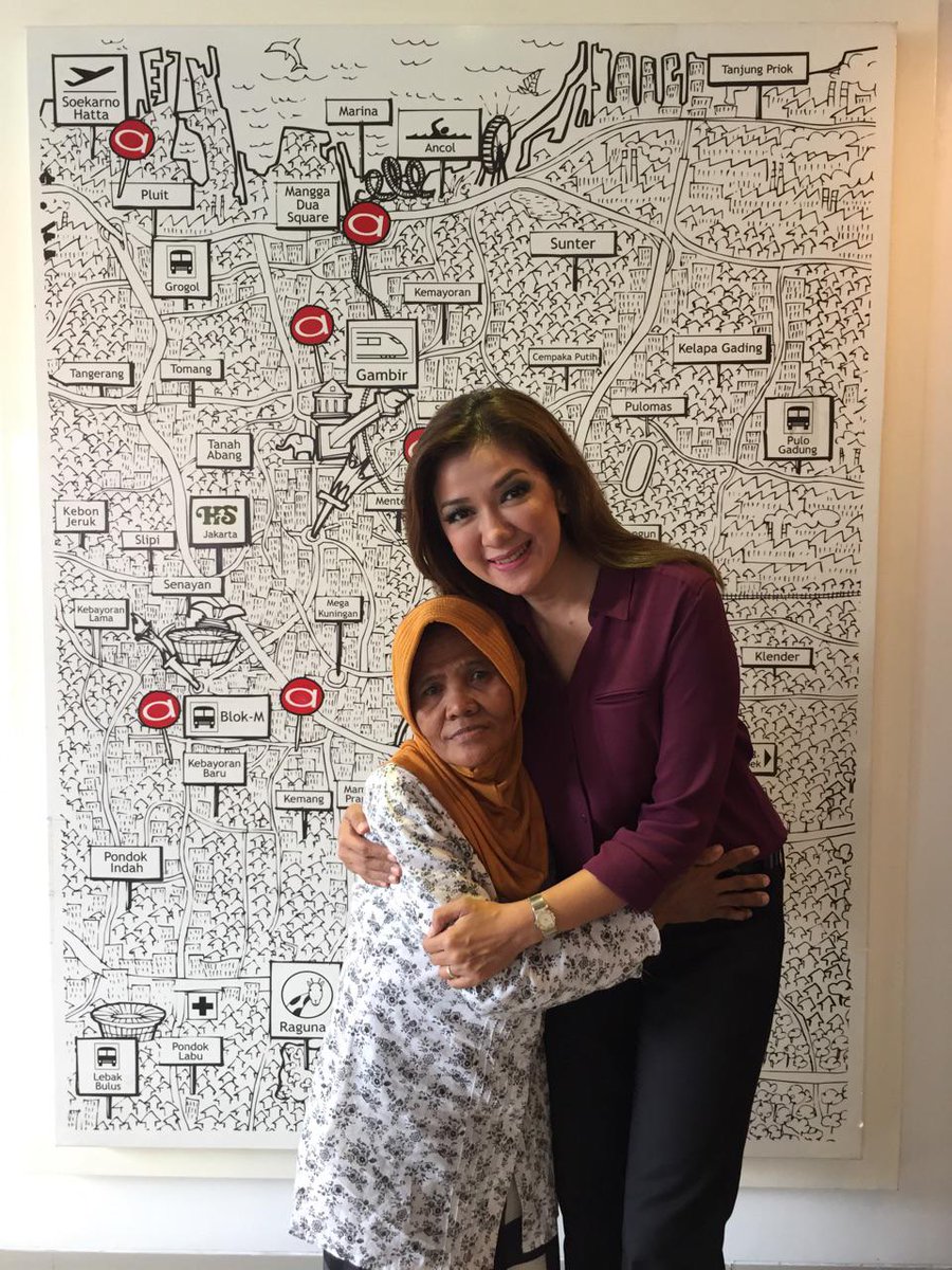 LittleVIPShow's tweet photo. Bersumpah tidak mencuri, Nenek Asyani tetap ditahan di lapas. | #HukumTajamKeBawah | Sesaat lagi pkl 23.05 WIB http://t.co/7NjgKPSwWA
