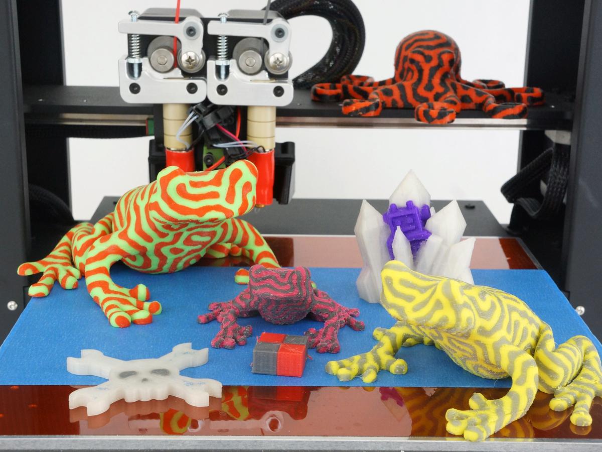 3dprintindustry's tweet photo. .@Printrbot gives its metal plus a big upgrade http://t.co/qahHzc9ZSU via @3dprintindustry by @RealityInc #3dprinting http://t.co/0TWdUtQnau