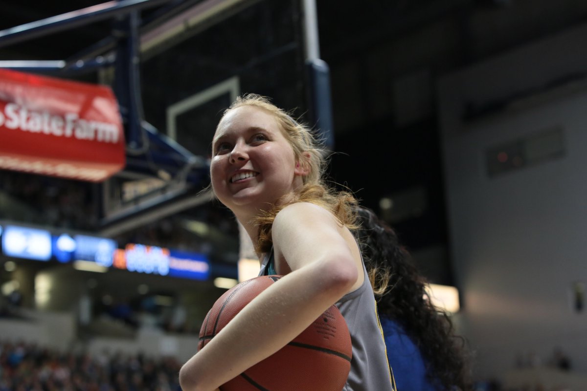 SportsCenter's tweet photo. Lauren Hill, who played Division III basketball despite suffering from inoperable brain tumor, has died. She was 19. http://t.co/G0sY5YaoaR