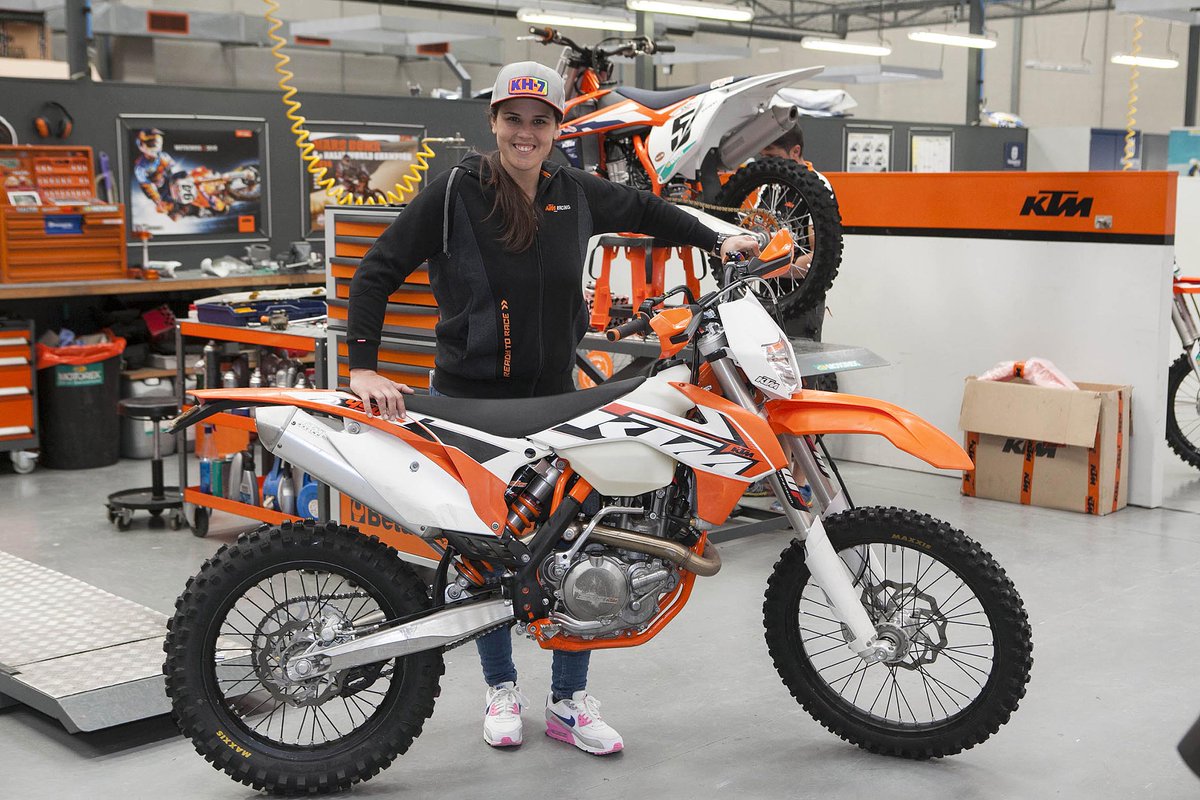 LaiaSanz_'s tweet photo. He leído muchos comentarios vuestros y nuevamente gracias por apoyarme! Ya tengo ganas de empezar a trabajar con #KTM http://t.co/20mOJ7qCD8