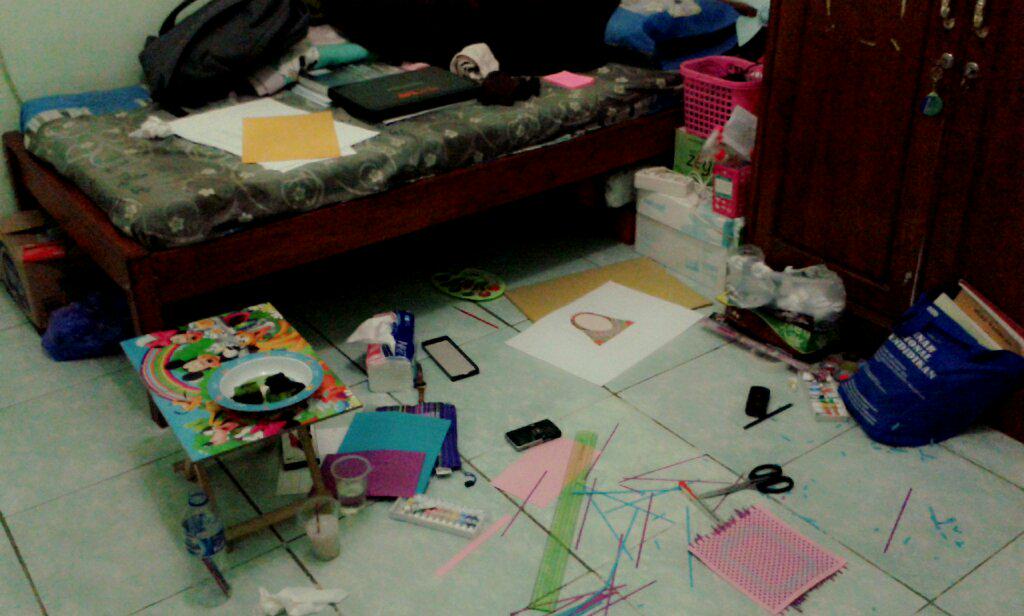 sharoppie's tweet photo. Mau tdur bngung, gk ad tmpat buat tdur, efek seni kriya http://t.co/agw133SXSB