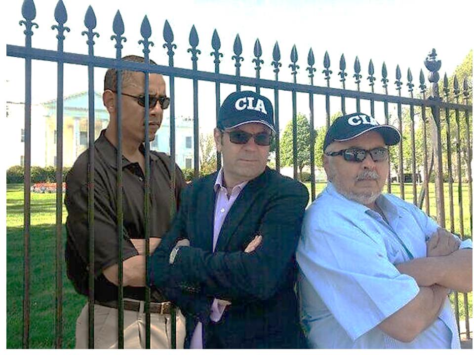 Junto a <a href="/laureanomar/">Laureano Marquez</a> ,recibiendo instrucciones del jefe antes de la Cumbre de Panamá