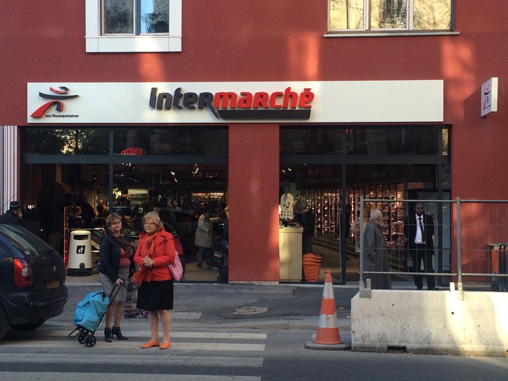 Dauvers70's tweet photo. Stop à Clichy sur chemin de la Bretagne. Le dernier mag de la semaine = le dernier Intermarché ouvert (hier). http://t.co/UGDigFGbBs