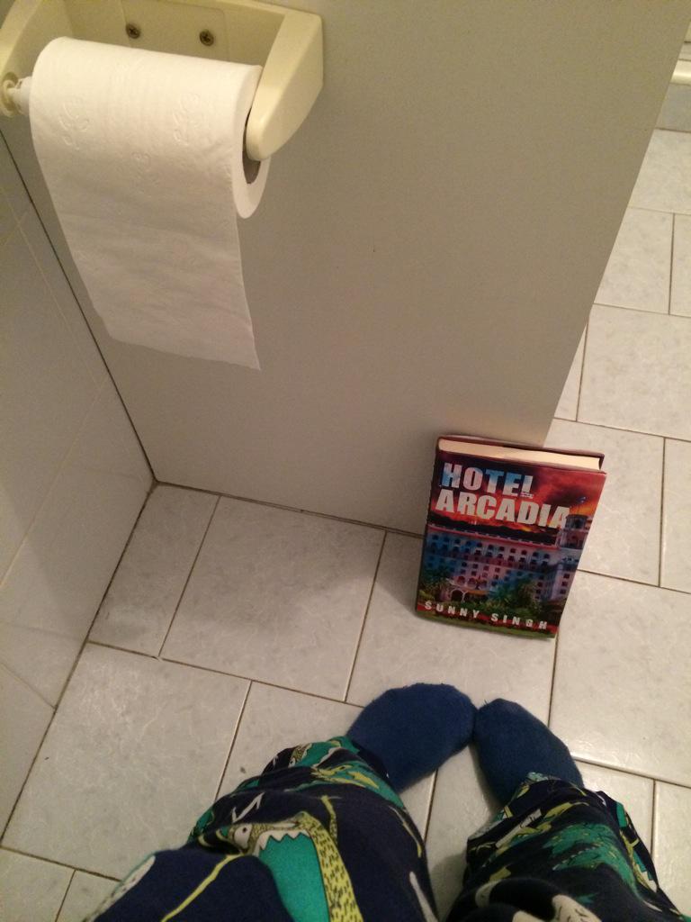 oodlies's tweet image. At 3:40 am in #wherebooksgo #toilet #bluemountains because can&apos;t put down and everyone&apos;s asleep.