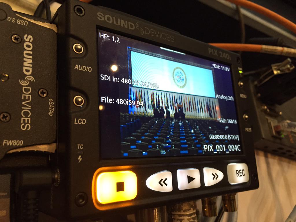 Davismaster's tweet photo. Trabajando en el foro #freelanceinc #rgbmaster http://t.co/ziiVlANYTa