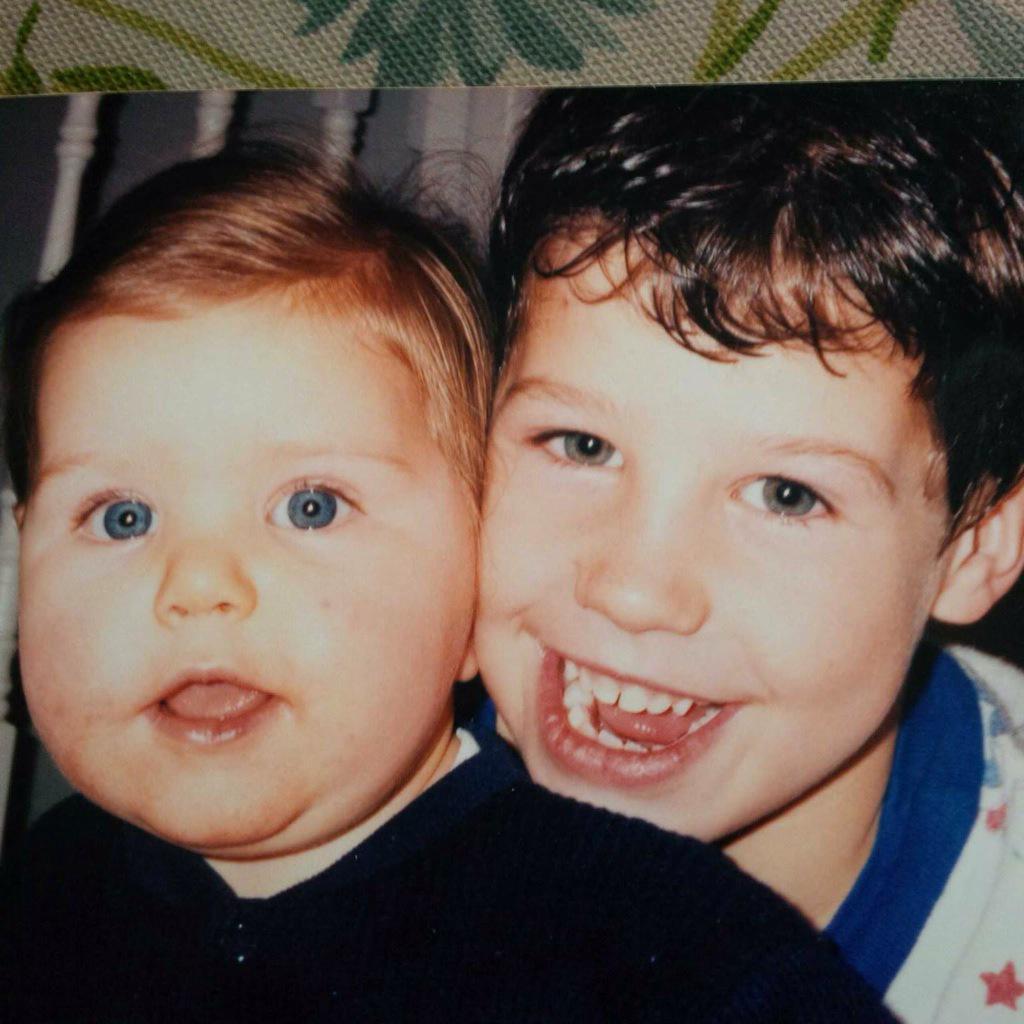 haleymccoy_'s tweet photo. Happy national siblings day😋 http://t.co/QlB0eDQgxS