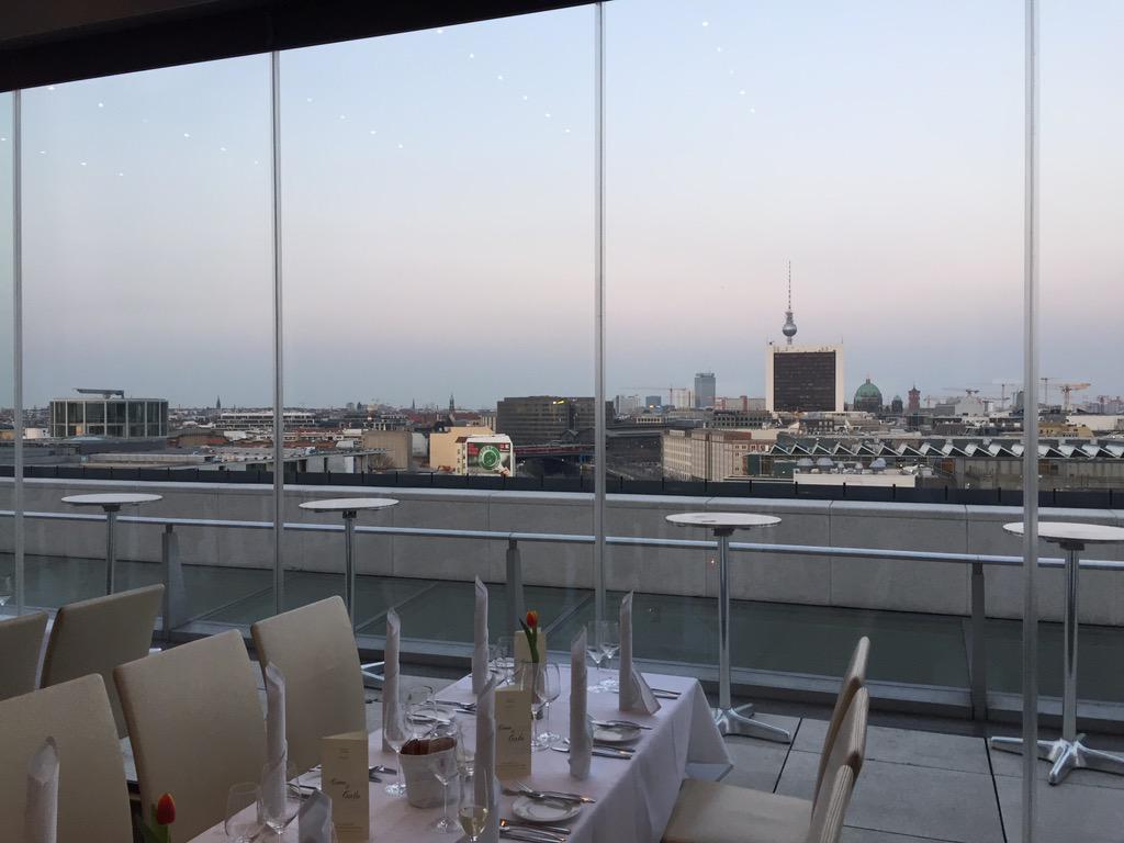 MarLamola's tweet photo. Berlino - Congresso Agenti Cattolica - Poco prima della cena di Gala.. Palazzo del parlamento - terrazza. http://t.co/iWYn1Gs47d