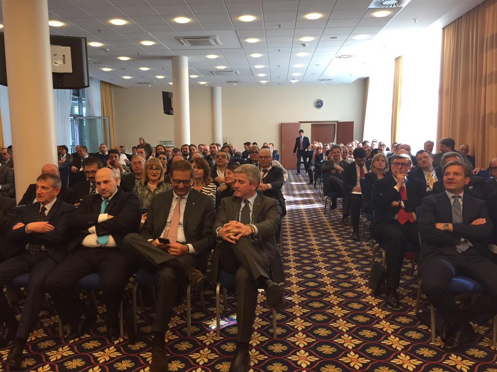 MarLamola's tweet photo. Berlino - Congresso Agenti Cattolica - Un momento dei lavori. http://t.co/i5JL29efm2