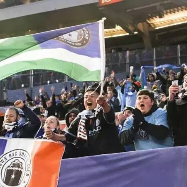 BrownBagSC's tweet photo. @BBSC_LORDPYRO @NYCFC @EtihadAirways live from section #Sec136 🙌🙌🙌 http://t.co/bjnXeYHk0l